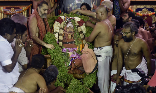 కాసేపట్లో జయేంద్ర సరస్వతి మహాసమాధి కాసేపట్లో జయేంద్ర సరస్వతి మహాసమాధి