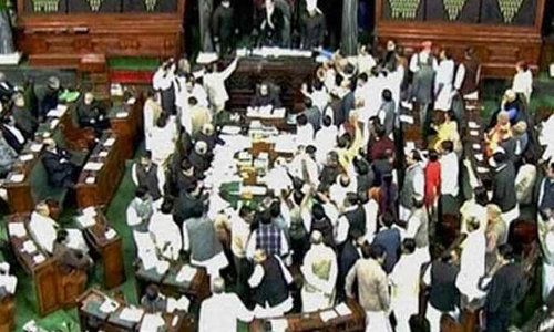 నిరసనల హోరు ; లోక్‌సభ సోమవారానికి వాయిదా