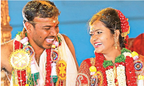 పదిహేనేళ్ల ప్రేమను మృత్యువు కాటేసింది.. కవలలకు జన్మనిచ్చి..