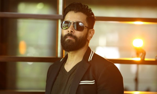 సీనియర్ హీరోయిన్స్ తో విక్రమ్ సీనియర్ హీరోయిన్స్ తో విక్రమ్