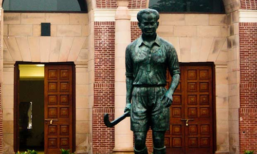 4 చేతుల మేజర్ ధ్యాన చంద్