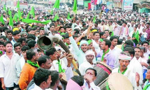 ఆదివాసీ దెబ్బ... లంబాడీ అబ్బా.. ఆదిలాబాద్‌లో ఆసక్తికరమైన రాజకీయం