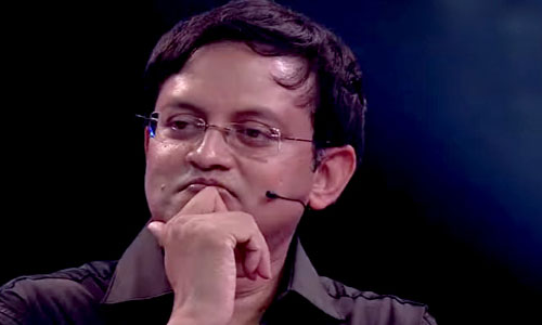 చిక్కుల్లో బాబు గోగినేని...ఆధార్ కార్డు డేటాను విదేశాలకు...