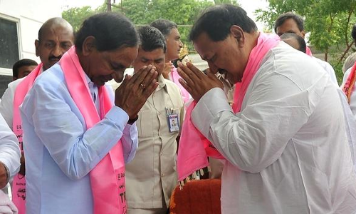 కేసీఆర్ కోర్టులో డీఎస్ కేస్...కేసీఆర్‌ నిర్ణయంపై సర్వత్రా ఆసక్తి