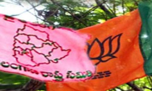 కరీంనగర్లో కమలం వర్సెస్ గులాబీ కరీంనగర్లో కమలం వర్సెస్ గులాబీ