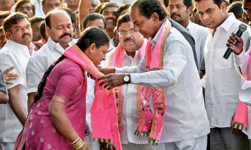 అందరికి న్యాయం జరిగి.. ఆమెకు అన్యాయం జరుగుతుందా?