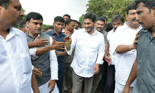 పార్టీ ప‌రువును గంగ‌లో క‌లిపేస్తున్న జ‌గ‌న్ ఆత్మ ..?