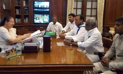 వైసీపీ ఎంపీల వ్యవహారం ఇప్పుడు తెరపైకి ఎందుకొచ్చింది?