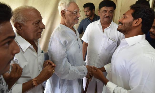 జగన్‌ను కలిసిన మాజీ ఎమ్మెల్యే