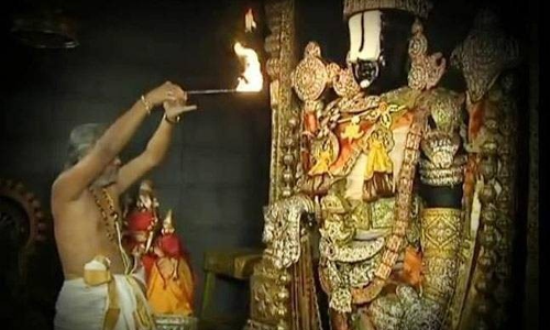 తిరుమల చుట్టూఈ రాజకీయమేంటి... కోస్తా కర్ణాటక వ్యూహమేంటి? తిరుమల చుట్టూఈ రాజకీయమేంటి... కోస్తా కర్ణాటక వ్యూహమేంటి?