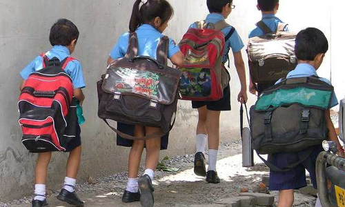 కేంద్రం ప్రభుత్వ ఆదేశాల ప్రకారం పుస్తకాల బ్యాగు బరువు ఎంతెంత ఉండాలంటే..