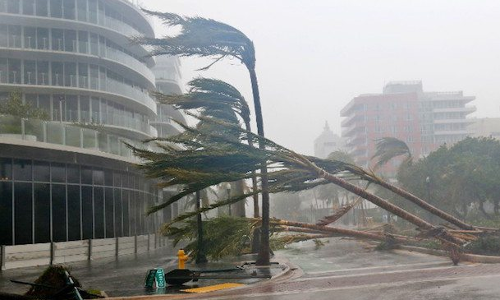 అమెరికా ఆర్థిక వ్య‌వ‌స్థ‌కు 300 బిలియ‌న్ డాల‌ర్ల న‌ష్టం