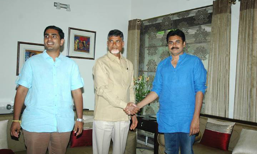 మా నిప్పునే అనేటంత మొనగాడా పవన్ కల్యాణ్ : చంద్రబాబు మా నిప్పునే అనేటంత మొనగాడా పవన్ కల్యాణ్ : చంద్రబాబు