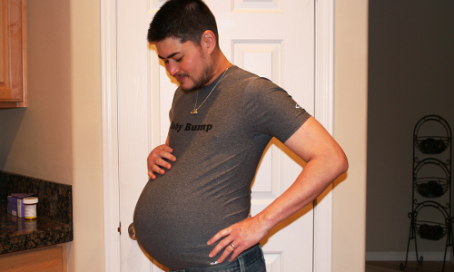 పండంటి బిడ్డకు జన్మనిచ్చిన మగాడు పండంటి బిడ్డకు జన్మనిచ్చిన మగాడు