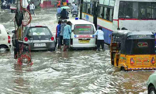 హైదరాబాద్ లో కుండపోత వర్షం