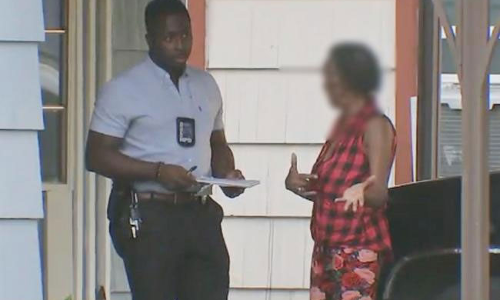 వృద్ధురాలిని చూస్తూ యువకుడి వికృత చర్య