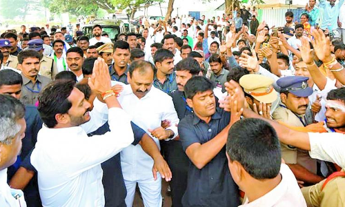 నేడు శ్రీకాకుళం జిల్లాలోకి జగన్ పాదయాత్ర