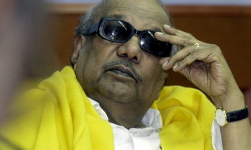 సీఎంలకు జెండా ఎగరేసే హక్కు కరుణ వల్లే దక్కింది