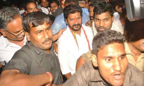 రేవంత్ రెడ్డి ఇళ్లల్లో ముగిసిన సోదాలు.. ఆయనకు ప్రాణహాని ఉంది : సీతక్క