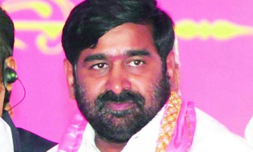 సతీసమేతంగా విద్యానగర్‌లో ఓటు వేసిన జగదీశ్వరెడ్డి