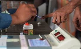 సెలవు ఇవ్వకుంటే వారిపై చర్యలు తీసుకుంటాం : ఎన్నికల అధికారి