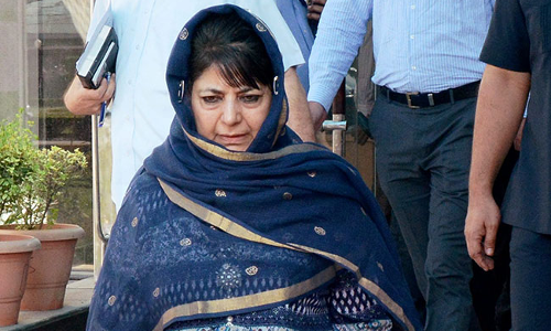 మైనార్టీలో పడ్డ ముఫ్తీ సర్కార్...ముఫ్తీ దారెటో..? మైనార్టీలో పడ్డ ముఫ్తీ సర్కార్...ముఫ్తీ దారెటో..?