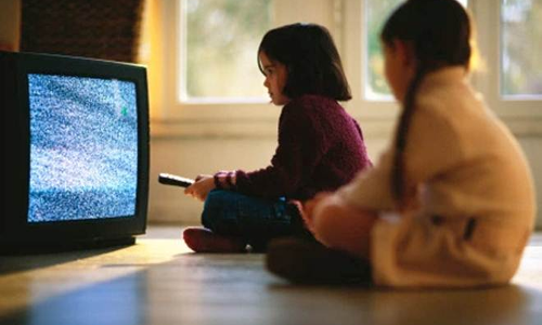 సోషల్ మీడియా వచ్చాక భారత్ లో టీవీ చూసే వారి సంఖ్య ఎంతంటే..