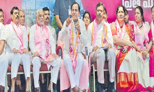 ముందస్తు ఎన్నికలకు సమర శంఖం పూరించిన కేసీఆర్