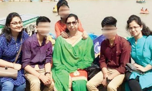 ఒకే ఇంట్లో11 మంది ఆత్మహత్య కేసులో భయం గుప్పిట పోలీసులు..