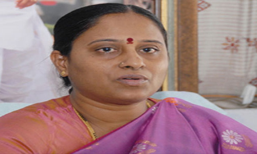 12న కాంగ్రెస్ లోకి కొండా సురేఖ...మధ్యాహ్నం టీఆర్ఎస్ కు రాజీనామా చేసే అవకాశం