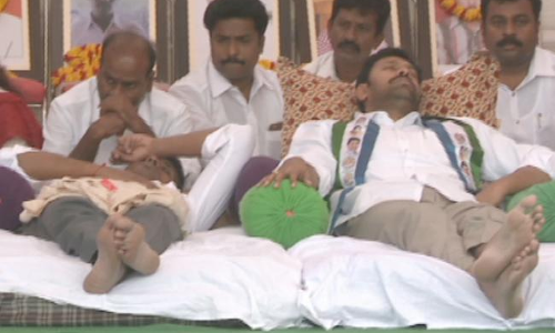 6వ రోజుకి చేరిన వైసీపీ ఎంపీల ఆమరణ దీక్ష