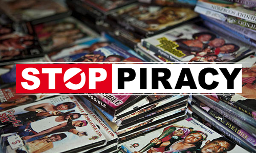 పైరసీ లింక్ ప్రత్యక్షం..దండం పెట్టిన ప్ర‌ముఖ‌ డైరెక్టర్