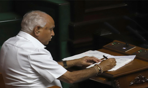 నాడు వాజ్‌పేయి, నేడు యడ్యూరప్ప.. అప్పుడు.. ఇప్పుడు ఏం జరిగింది?