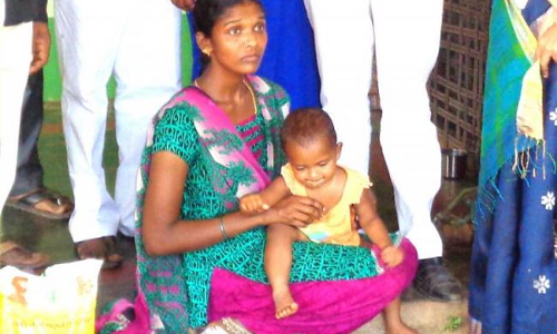 ఆడపిల్ల పుట్టిందని కోడల్ని తరిమిన అత్తింటివారు