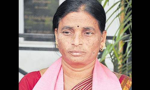 టికెట్ దక్కకుంటే ఆయన పేరు రాసి ఆత్మహత్య చేసుకుంటా : శంకరమ్మ