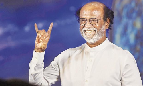 కొత్త ఏర్పాటుకు వేగంగా పావులు కదుపుతున్న తలైవా కొత్త ఏర్పాటుకు వేగంగా పావులు కదుపుతున్న తలైవా