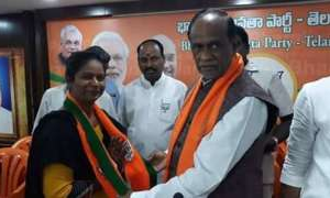 తారాజువ్వపై లక్ష్మీబాంబ్‌... ఆదిలాబాద్‌లో రాజకీయ హైడ్రామాలు