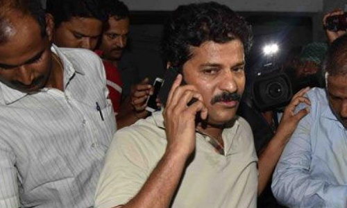 బ్రేకింగ్ : రేవంత్ రెడ్డికి భారీ షాక్ ఇచ్చిన ఐటి అధికారులు