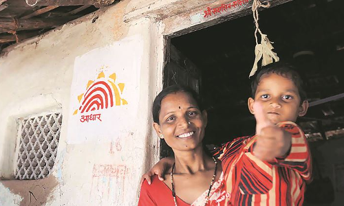 మొదటి ఆధార్ నంబర్ పొందిన వ్యక్తి. మొదటి ఆధార్ నంబర్ పొందిన వ్యక్తి.