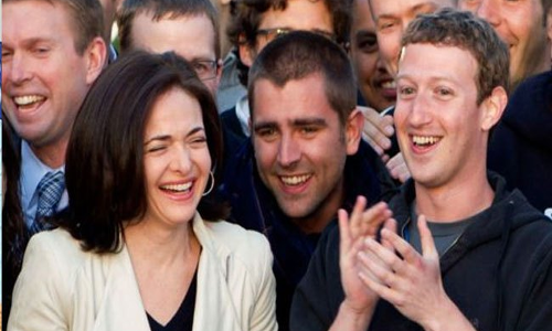 పదవికి రాజీనామా విషయంలో స్పష్టమైన నిర్ణయం తీసుకున్న ఫేస్‌బుక్‌ ఛైర్మన్