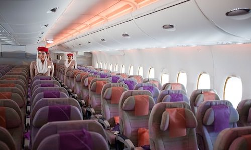 ఖాళీ సీట్లతో ప్రయాణిస్తున్న విమానాలు