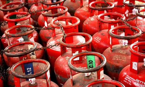 మళ్లీ పెరిగిన సిలిండర్‌ ధర