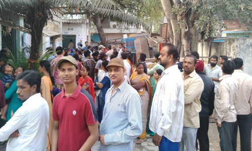 గంట ఆలస్యంగా పోలింగ్‌