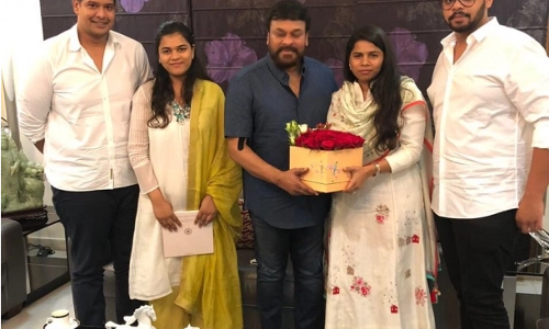 చిరంజీవిని కలిసిన మంత్రి అఖిలప్రియ.. నేడో రేపో వైయస్ఆర్..