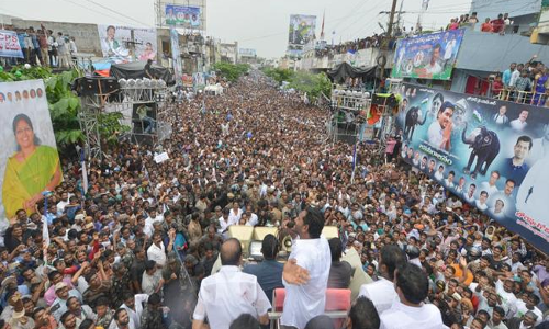 మరో మైలురాయిని చేరుకున్న జగన్.. వైసీపీలో చేరిన విడుదల రజిని