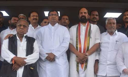 తెలంగాణ కాంగ్రెస్ నేతల్లో అసంతృప్తి...మింగుడు పడని అధిష్టానం నిర్ణయాలు తెలంగాణ కాంగ్రెస్ నేతల్లో అసంతృప్తి...మింగుడు పడని అధిష్టానం నిర్ణయాలు