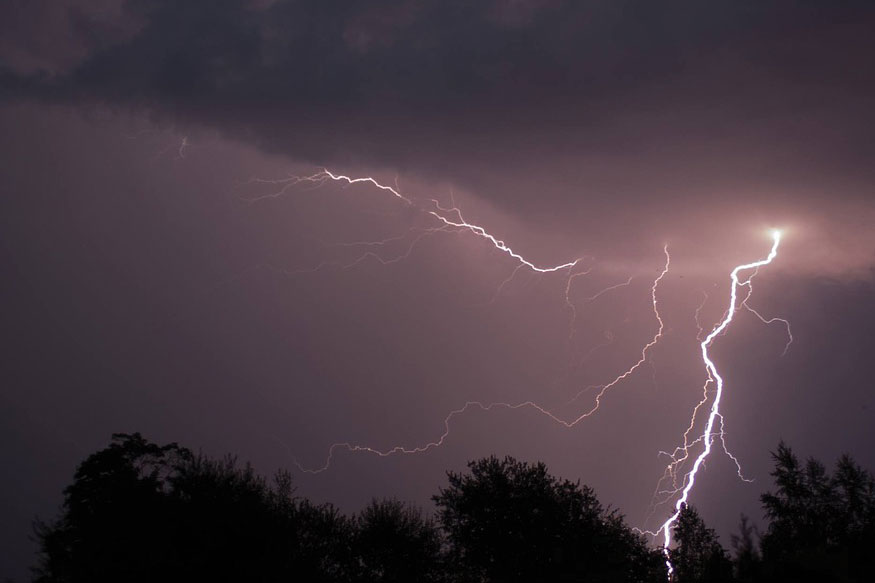 పిడుగులు పడే సమయంలో అర్జునా, ఫల్గుణా అని ప్రార్థించాలా? పిడుగులు పడే సమయంలో అర్జునా, ఫల్గుణా అని ప్రార్థించాలా?