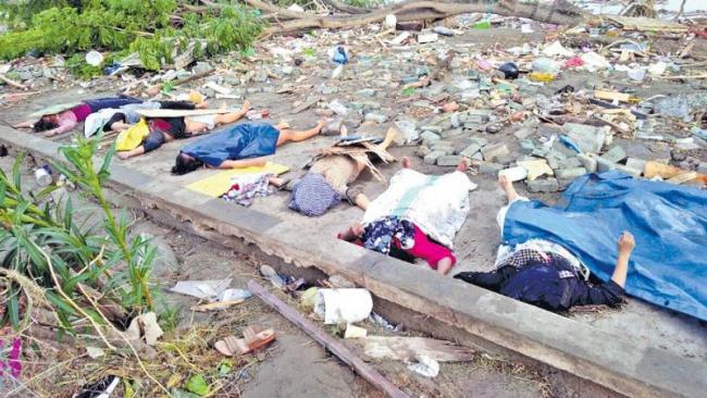 భారీ సునామి 384 మంది జలసమాధి