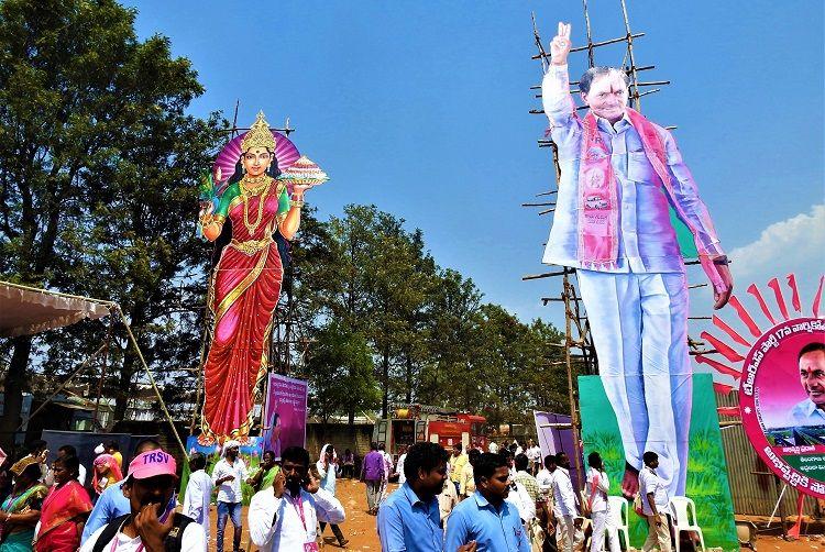 ఇన్‌ఫ్రంట్‌ ఆఫ్‌ పొలిటికల్‌ ఫెస్టివల్‌