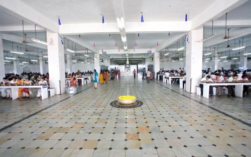 తెలంగాణలో 10వేల సీట్లకు కోత